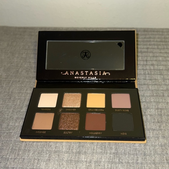 Anastasia Beverly Hills Mini Soft Glam II Eye Shadow Palette. - Picture 3 of 5